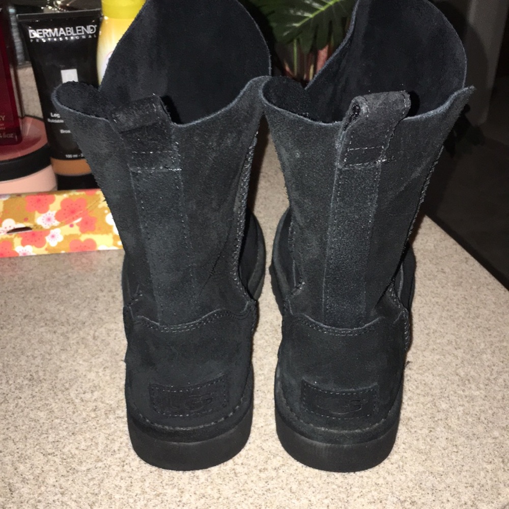 UGGS, slouchy. BARELY WORN. EUC!! Black, size 8